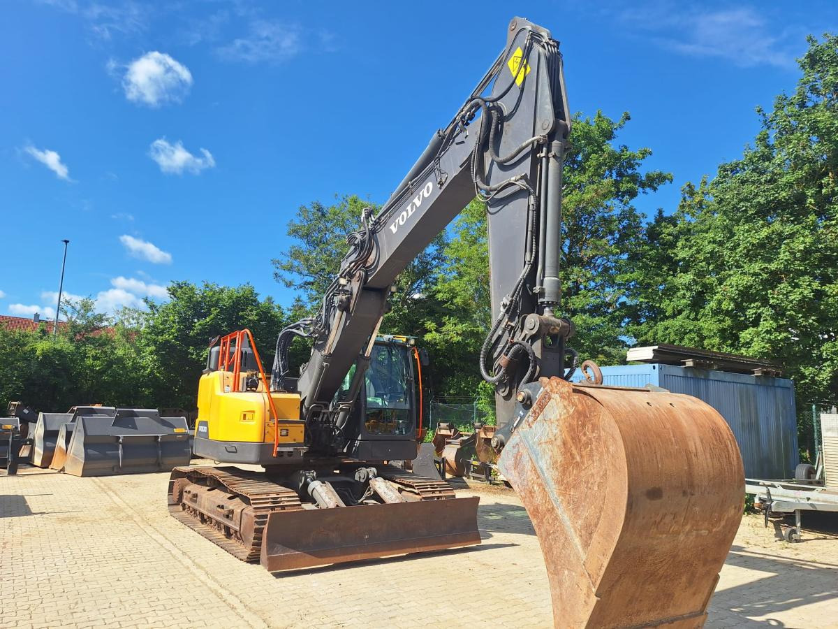 Volvo ECR235EL - Верижен багер: снимка 2 Volvo ECR235EL - Верижен багер: снимка 2