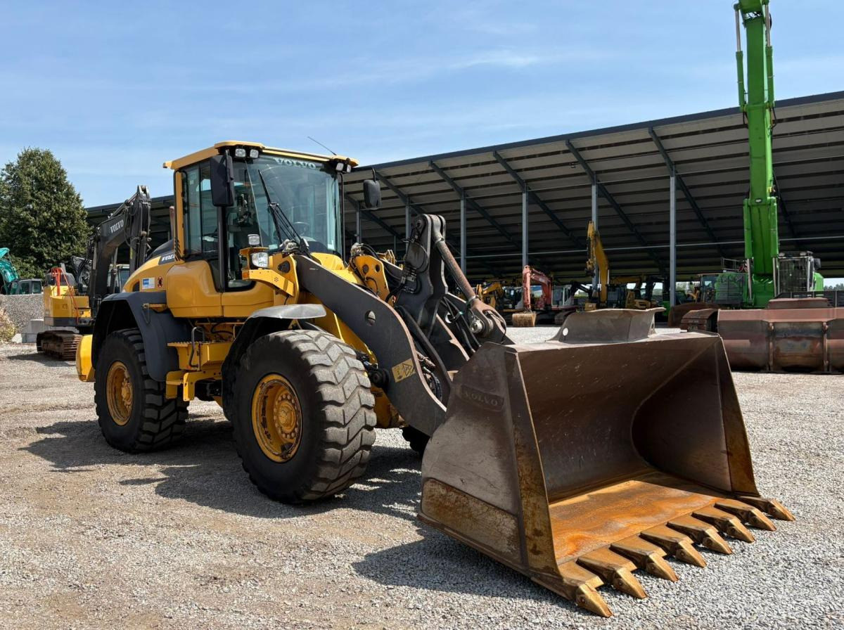 Volvo L90H - Колесен товарач: снимка 3 Volvo L90H - Колесен товарач: снимка 3