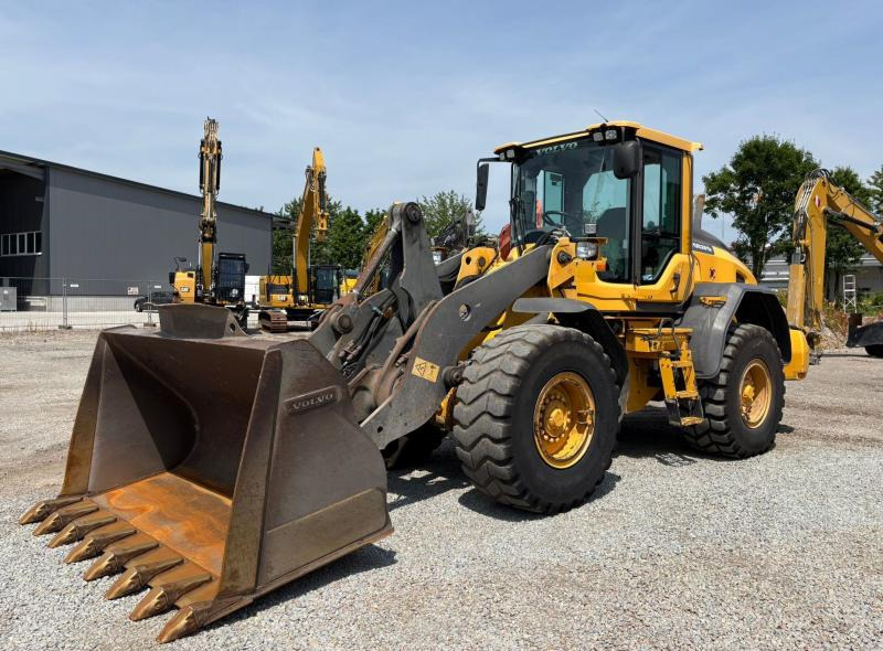 Volvo L90H - Колесен товарач: снимка 2 Volvo L90H - Колесен товарач: снимка 2