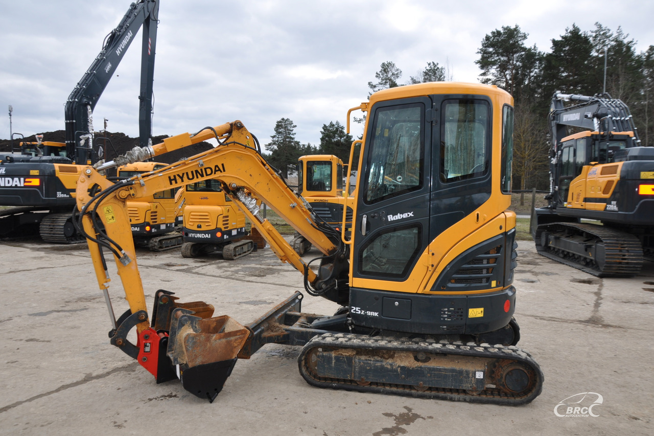 Hyundai R25Z-9AK - Мини багер: снимка 3 Hyundai R25Z-9AK - Мини багер: снимка 3