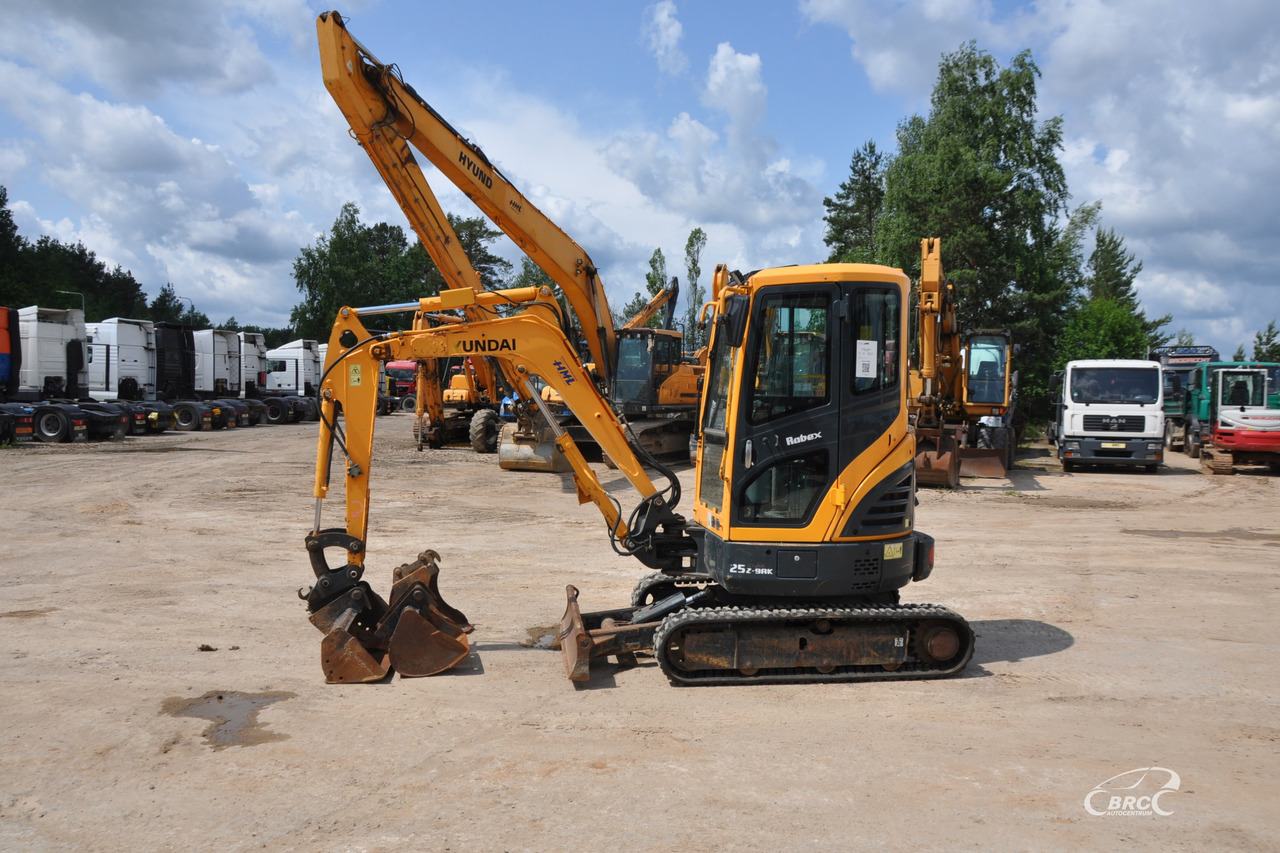 Hyundai R25Z-9AK - Мини багер: снимка 3 Hyundai R25Z-9AK - Мини багер: снимка 3