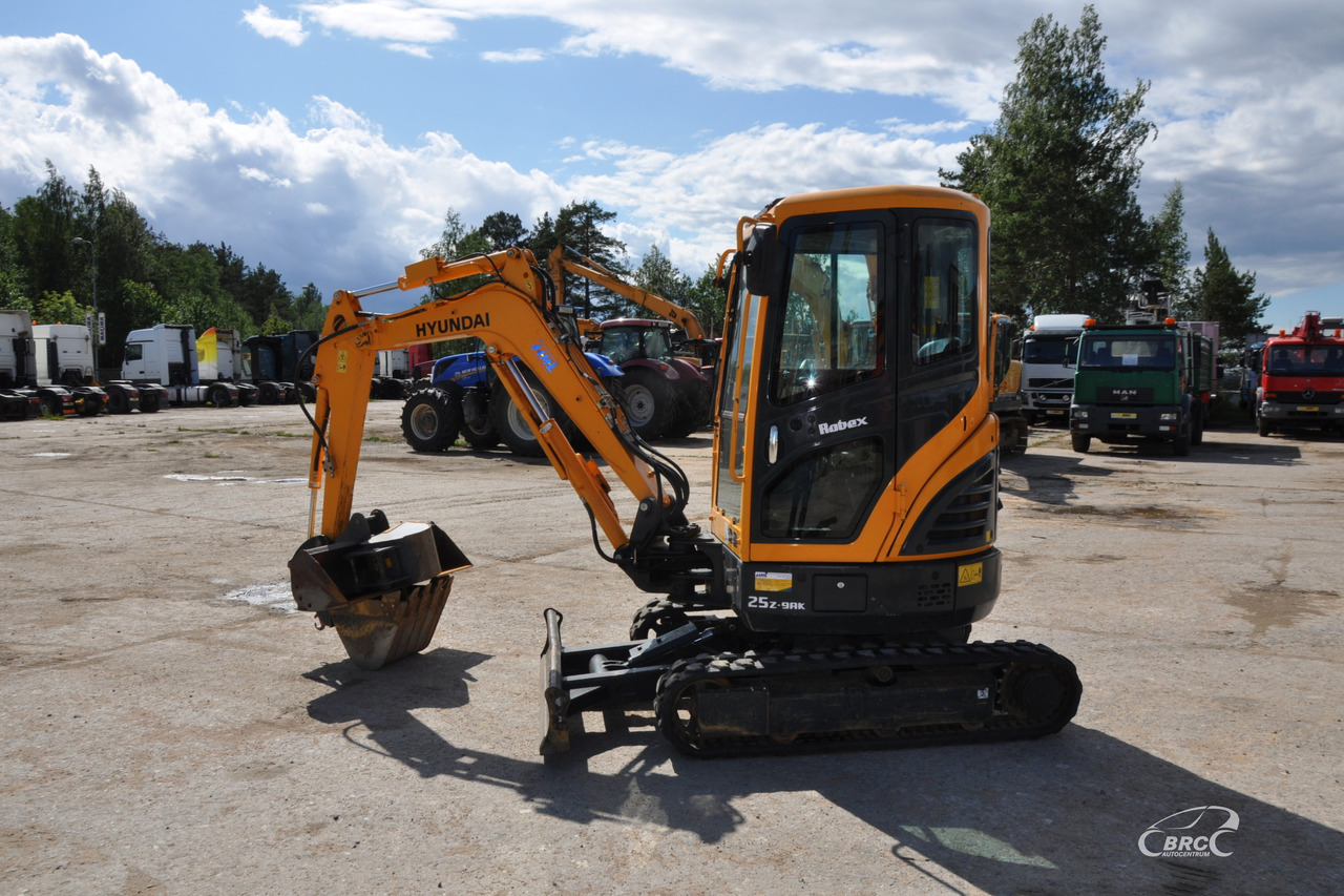 Hyundai R25Z-9AK - Мини багер: снимка 3 Hyundai R25Z-9AK - Мини багер: снимка 3