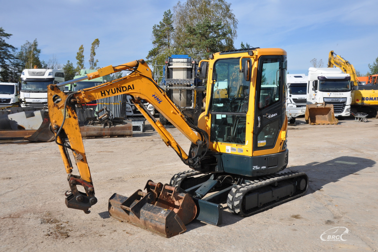Hyundai R25Z-9AK - Мини багер: снимка 3 Hyundai R25Z-9AK - Мини багер: снимка 3