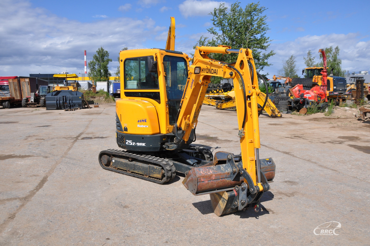 Hyundai R25Z-9AK - Мини багер: снимка 2 Hyundai R25Z-9AK - Мини багер: снимка 2