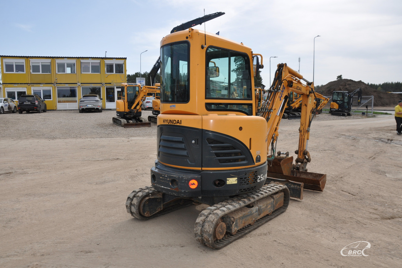 Hyundai R25Z-9AK - Мини багер: снимка 5 Hyundai R25Z-9AK - Мини багер: снимка 5