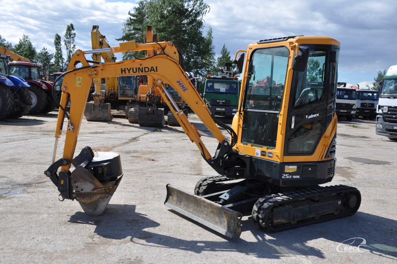 Hyundai R25Z-9AK - Мини багер: снимка 1 Hyundai R25Z-9AK - Мини багер: снимка 1