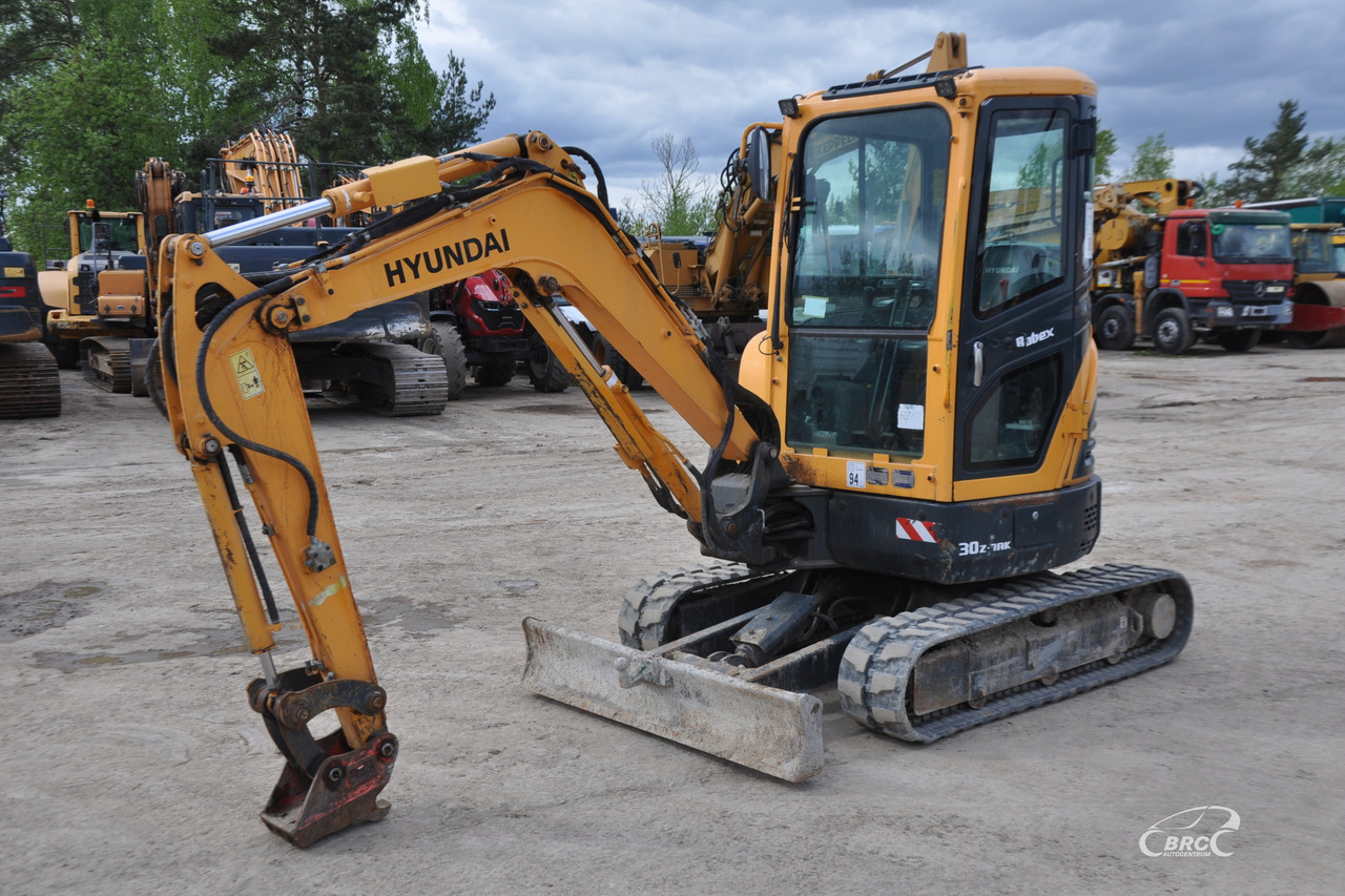 Hyundai R30Z-9AK - Мини багер: снимка 1 Hyundai R30Z-9AK - Мини багер: снимка 1