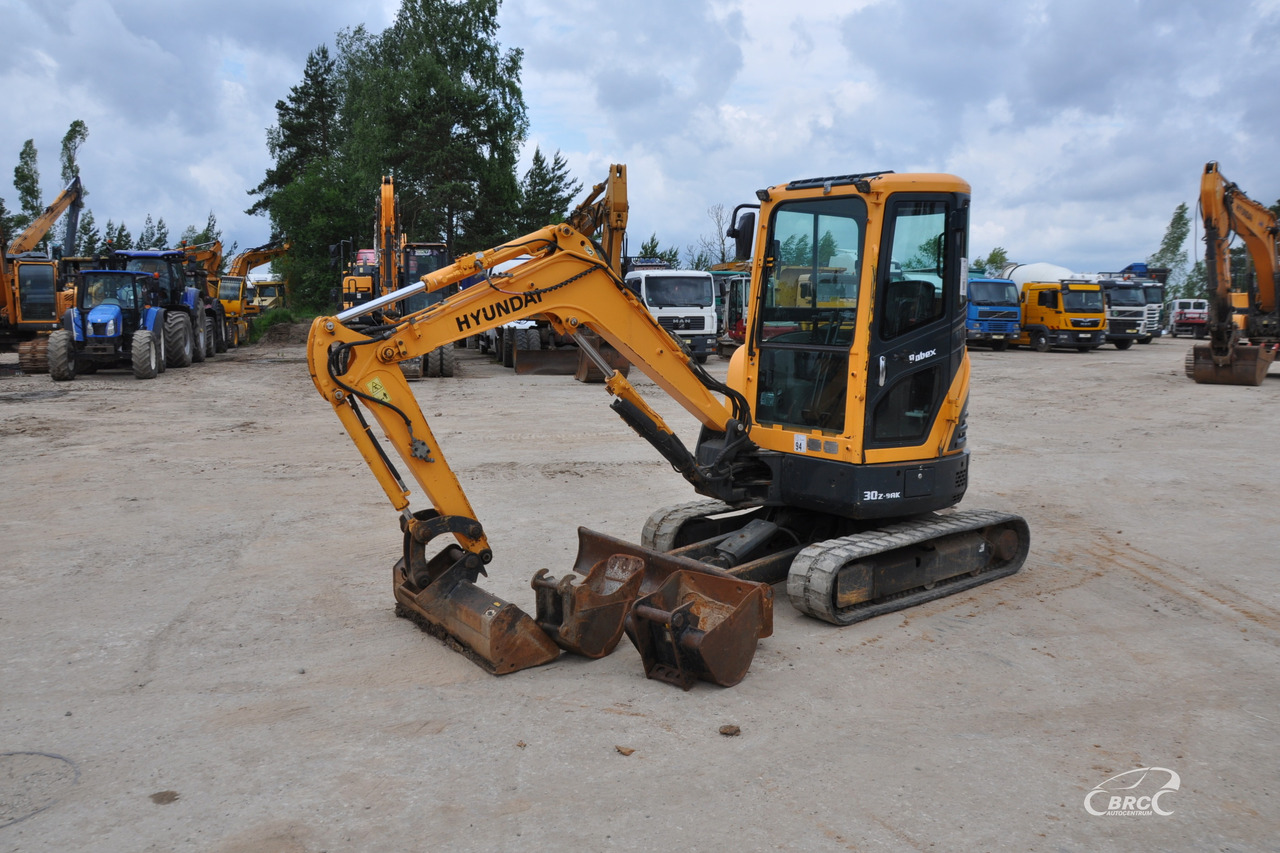 Мини багер Hyundai R30Z-9AK: снимка 1