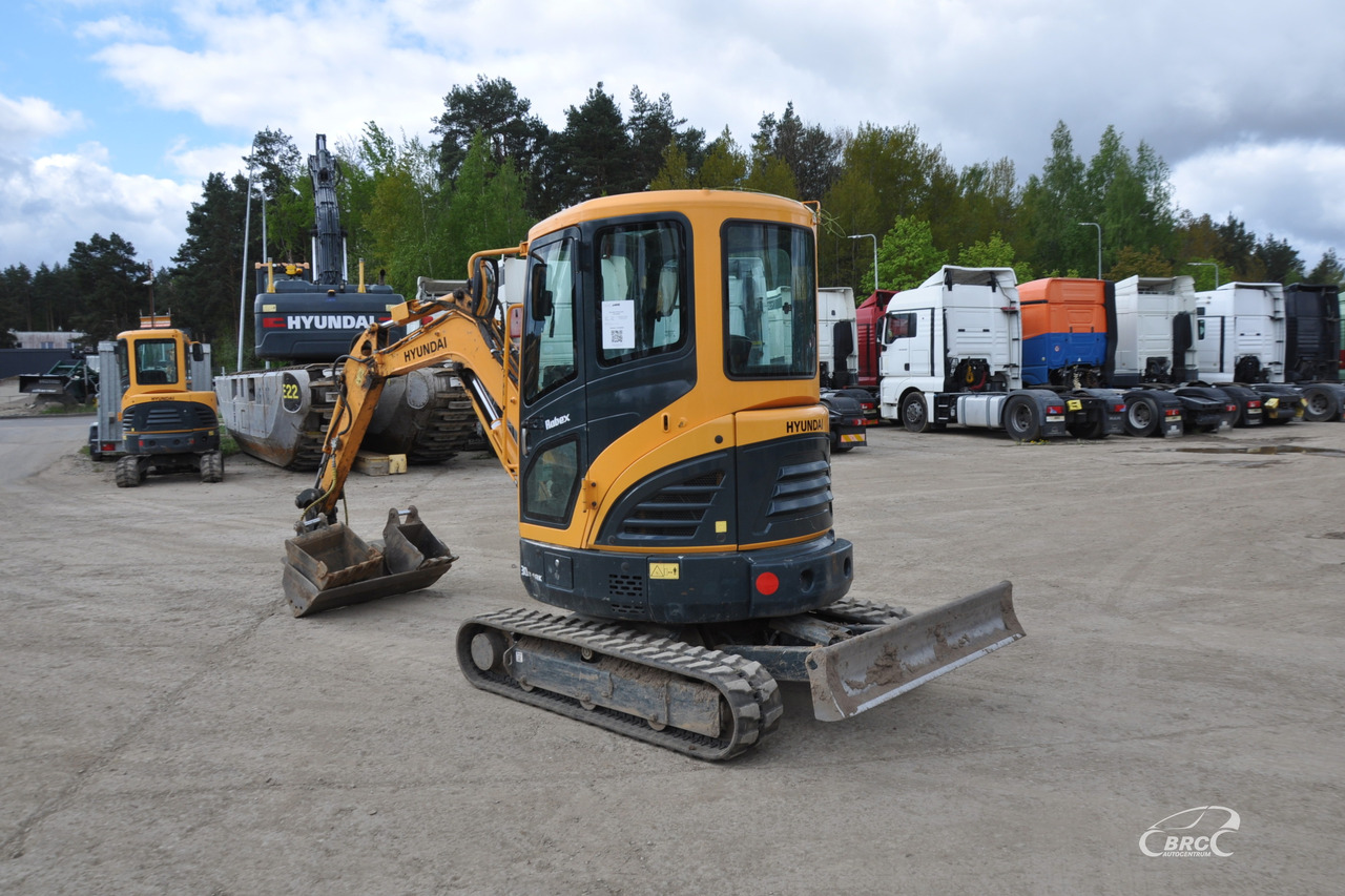 Hyundai R30Z-9AK - Мини багер: снимка 4 Hyundai R30Z-9AK - Мини багер: снимка 4