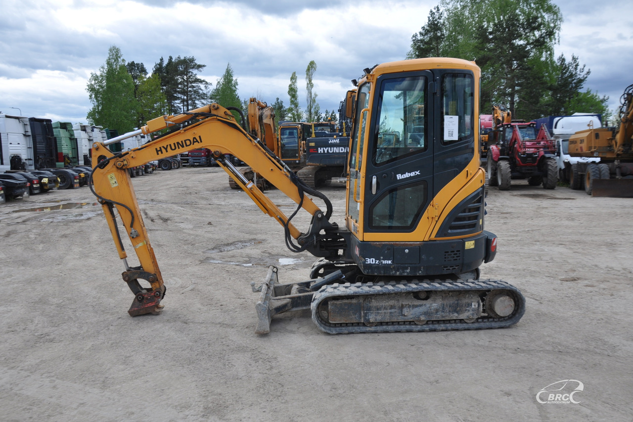 Hyundai R30Z-9AK - Мини багер: снимка 3 Hyundai R30Z-9AK - Мини багер: снимка 3