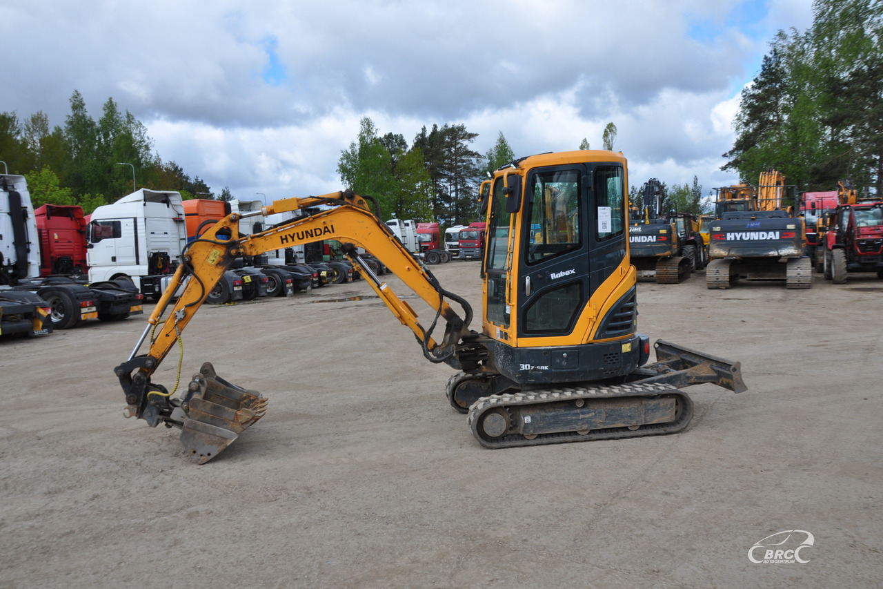 Hyundai R30Z-9AK - Мини багер: снимка 3 Hyundai R30Z-9AK - Мини багер: снимка 3