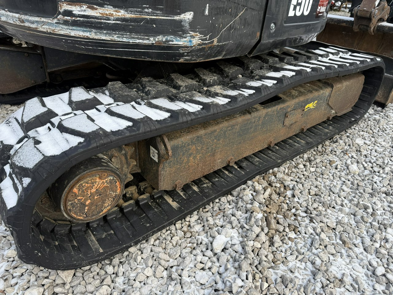 Bobcat E50 EM - Мини багер: снимка 4 Bobcat E50 EM - Мини багер: снимка 4