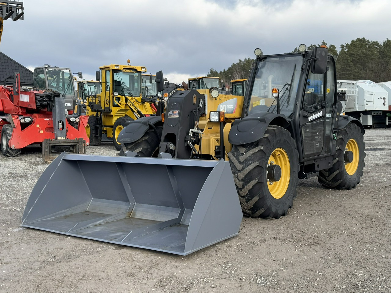 Caterpillar TH337C - Телескопичен товарач: снимка 2 Caterpillar TH337C - Телескопичен товарач: снимка 2