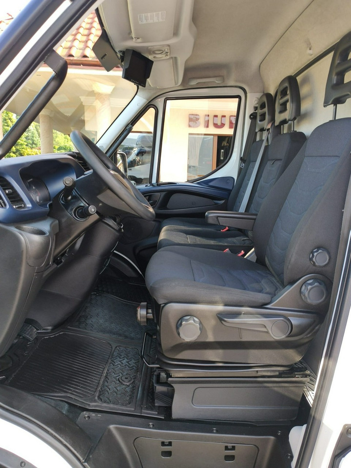 Лекотоварен автомобил фургон Iveco Daily 35C14: снимка 27