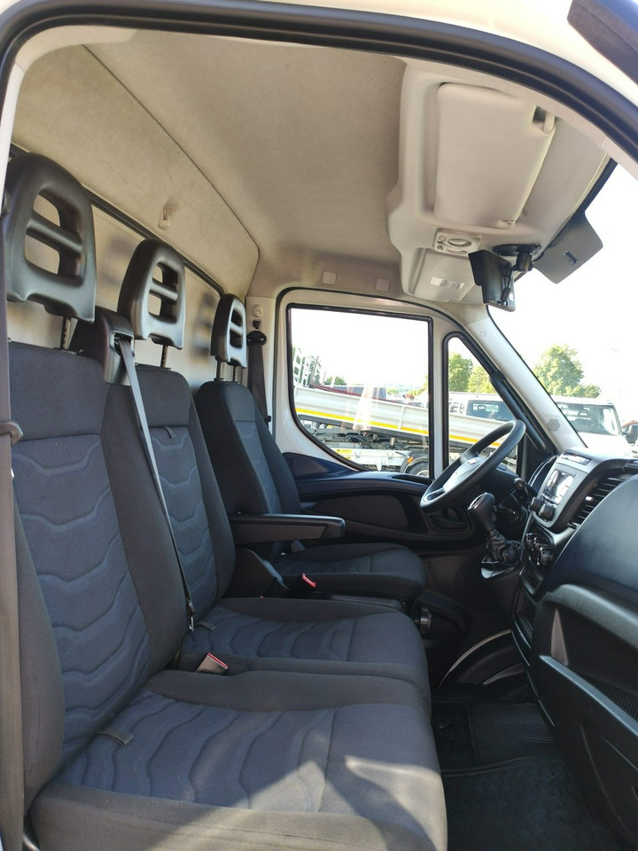 Лекотоварен автомобил фургон Iveco Daily 35C14: снимка 25