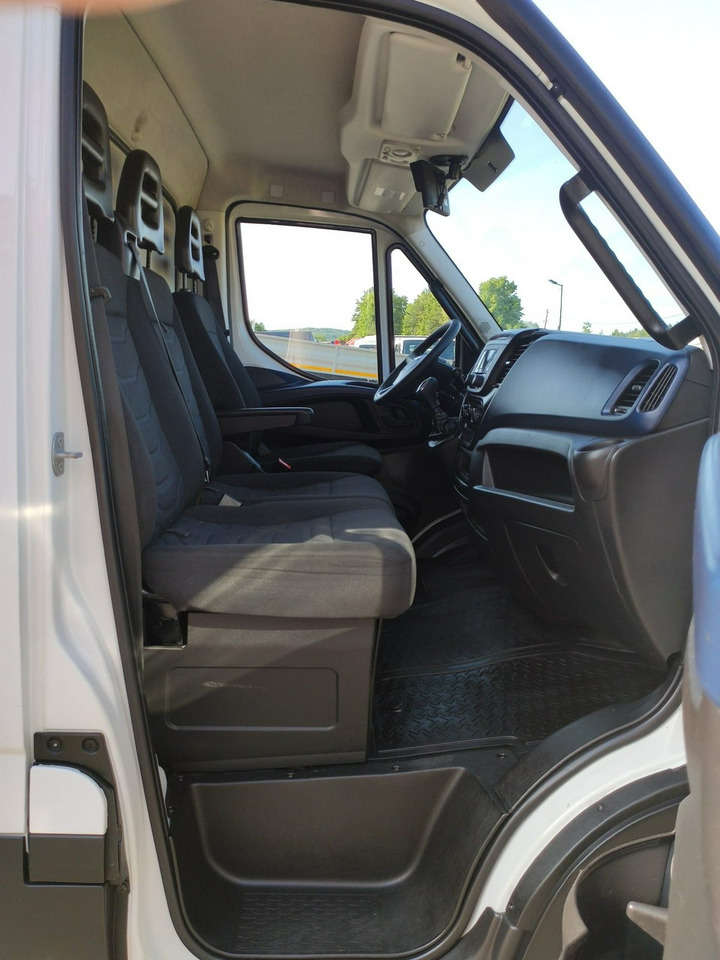 Лекотоварен автомобил фургон Iveco Daily 35C14: снимка 23