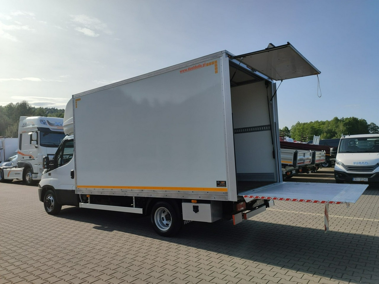 Лекотоварен автомобил фургон Iveco Daily 35C14: снимка 9