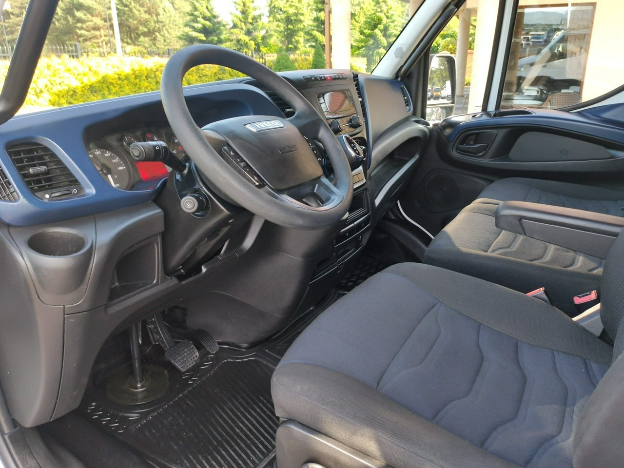 Лекотоварен автомобил фургон Iveco Daily 35C14: снимка 29