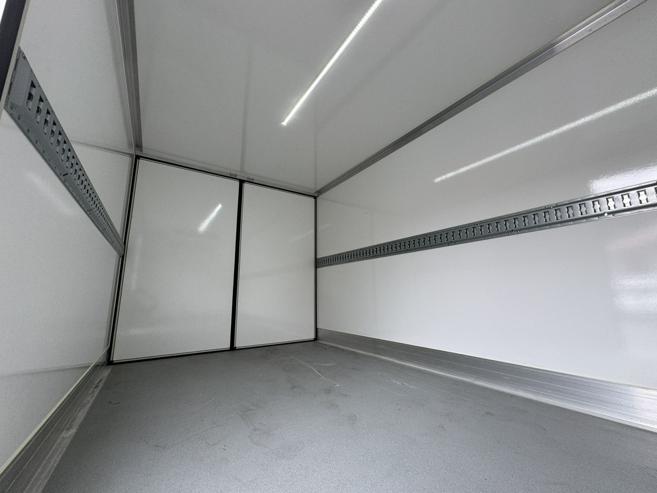 Хладилен бус Iveco Daily 35S16 V: снимка 18 Хладилен бус Iveco Daily 35S16 V: снимка 18