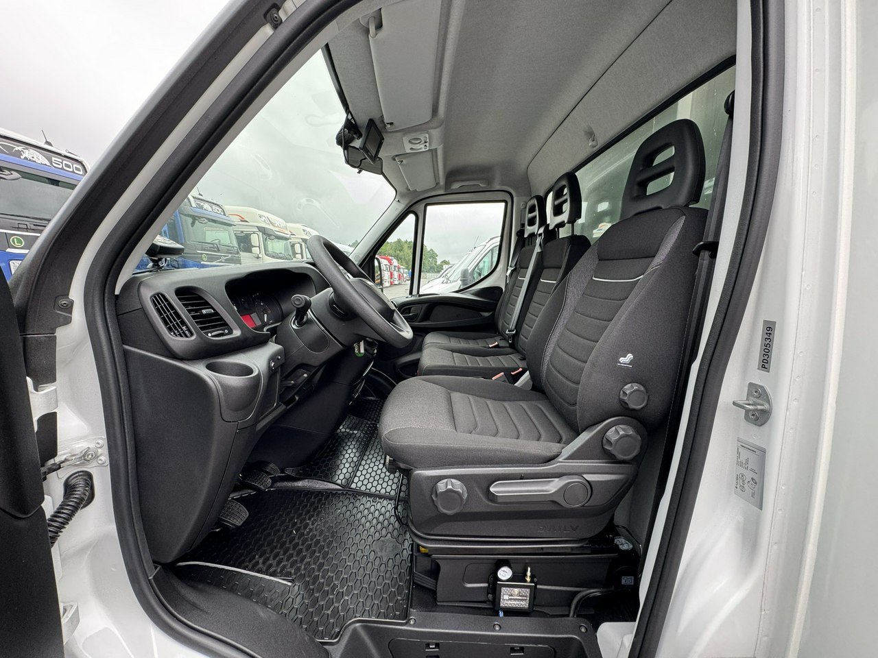Хладилен бус Iveco Daily 35S16 V: снимка 27 Хладилен бус Iveco Daily 35S16 V: снимка 27