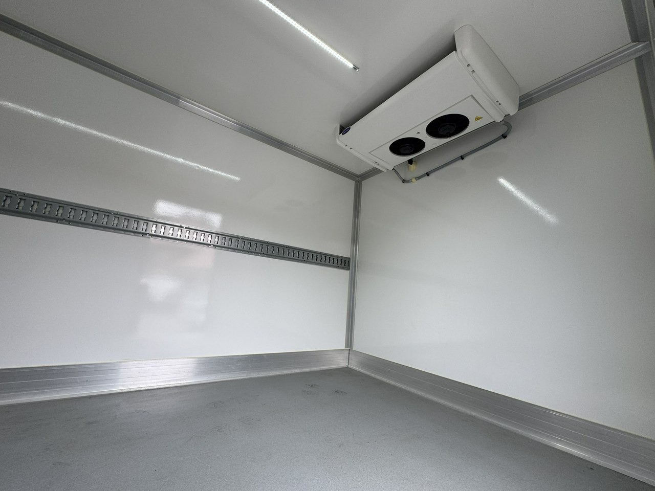 Хладилен бус Iveco Daily 35S16 V: снимка 17 Хладилен бус Iveco Daily 35S16 V: снимка 17