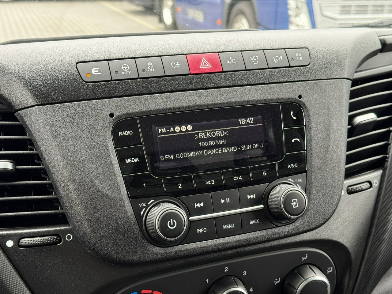 Хладилен бус Iveco Daily 35S16 V: снимка 32 Хладилен бус Iveco Daily 35S16 V: снимка 32