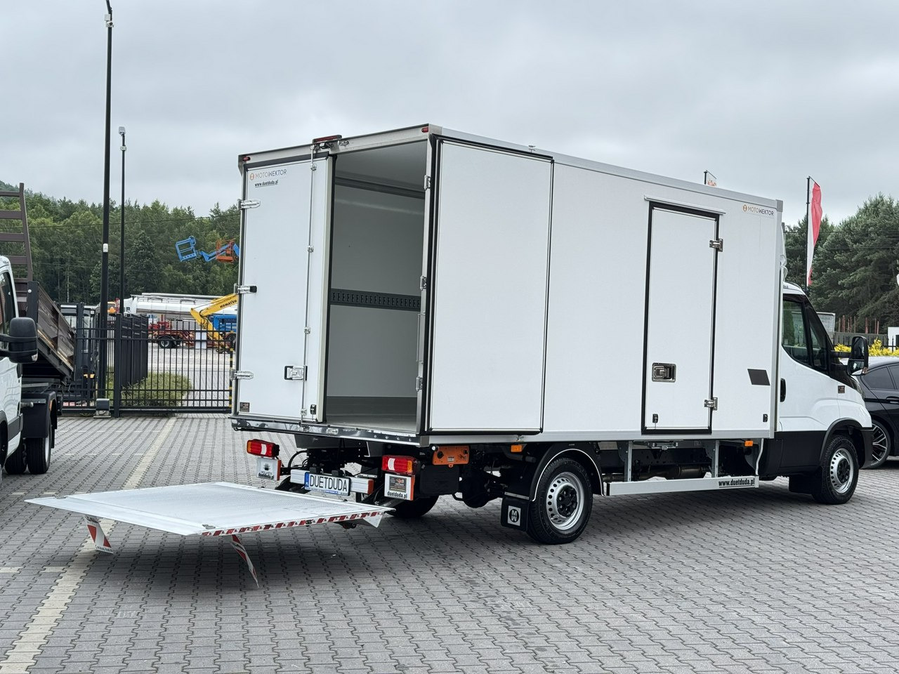 Хладилен бус Iveco Daily 35S16 V: снимка 20 Хладилен бус Iveco Daily 35S16 V: снимка 20