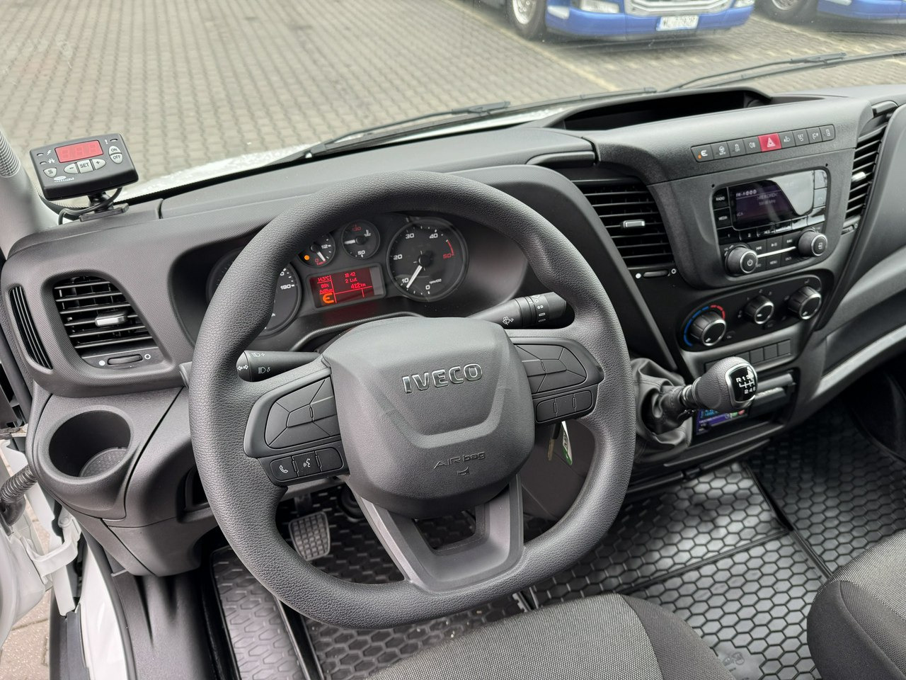 Хладилен бус Iveco Daily 35S16 V: снимка 30 Хладилен бус Iveco Daily 35S16 V: снимка 30