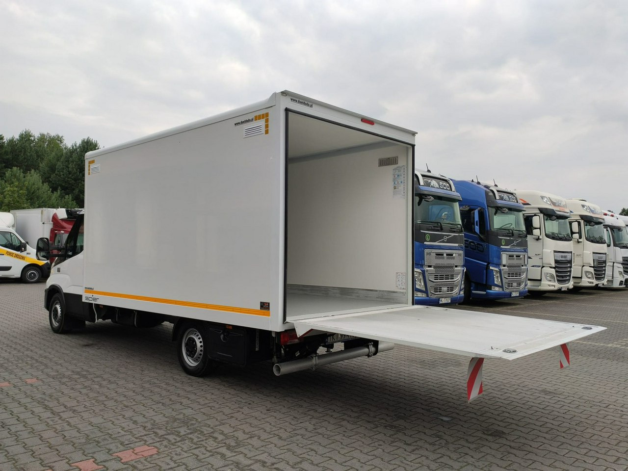 Iveco Daily 35S16S V - Лекотоварен автомобил фургон: снимка 4 Iveco Daily 35S16S V - Лекотоварен автомобил фургон: снимка 4