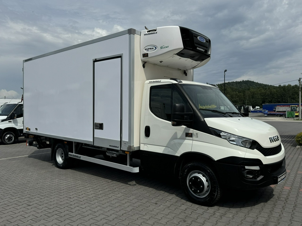 Iveco Daily 70C17 Mroźnia Agregat Carrier Supra 750 10-Palet + Winda - Хладилен бус: снимка 2 Iveco Daily 70C17 Mroźnia Agregat Carrier Supra 750 10-Palet + Winda - Хладилен бус: снимка 2