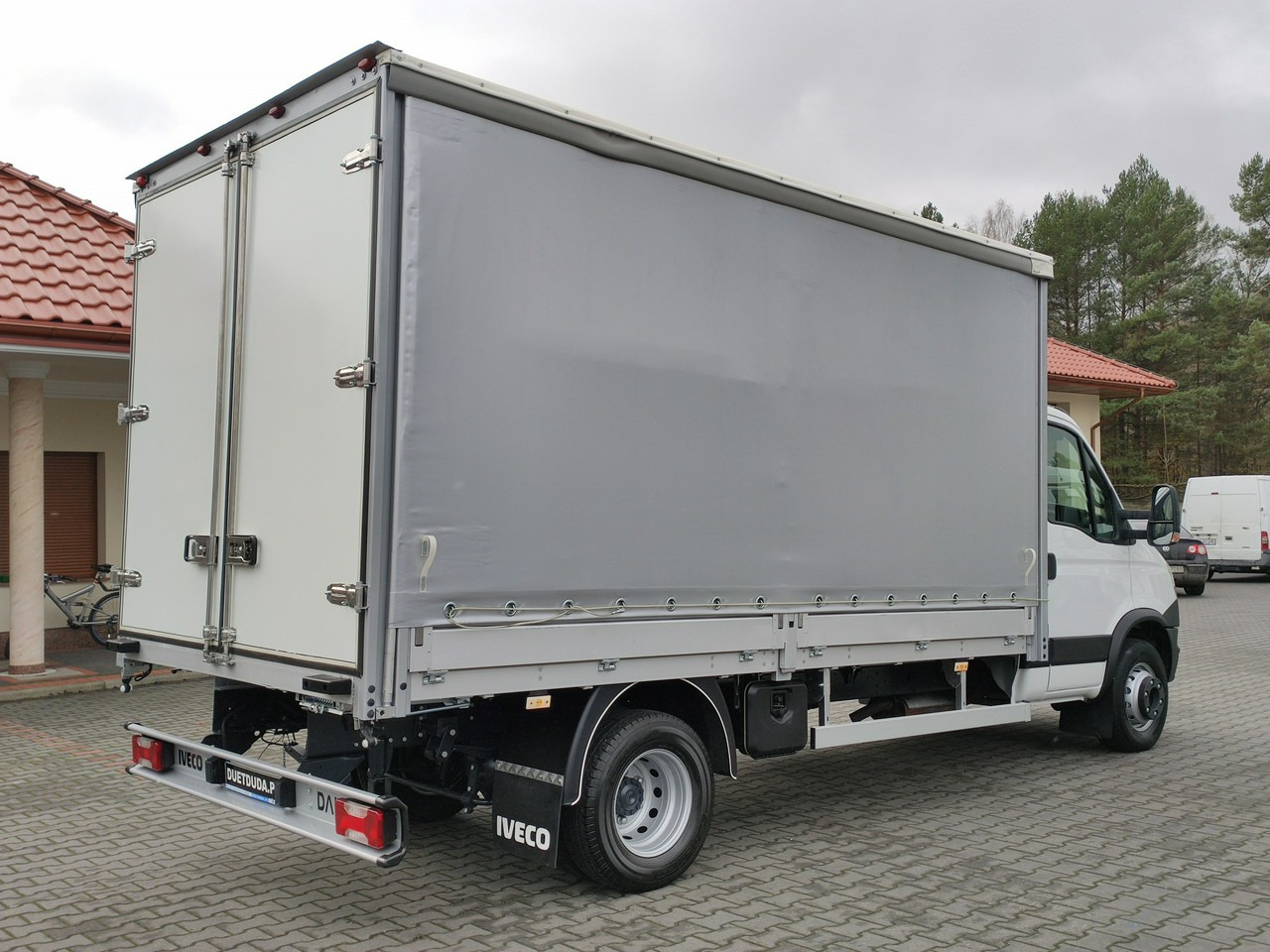Брезентов бус Iveco Daily 70C18 V H: снимка 12
