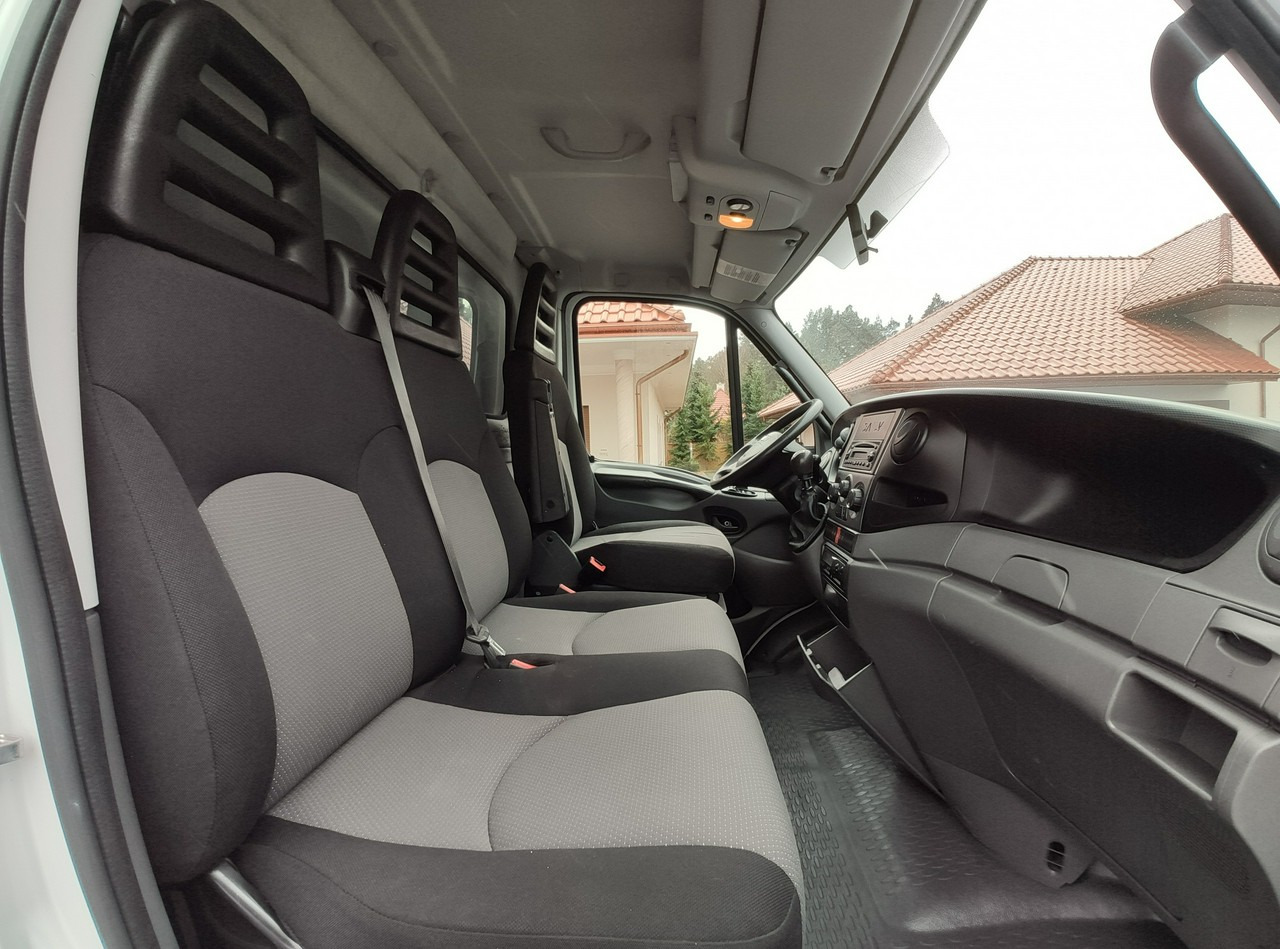 Брезентов бус Iveco Daily 70C18 V H: снимка 29