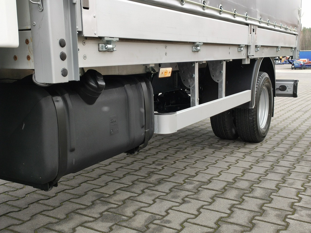 Брезентов бус Iveco Daily 70C18 V H: снимка 9