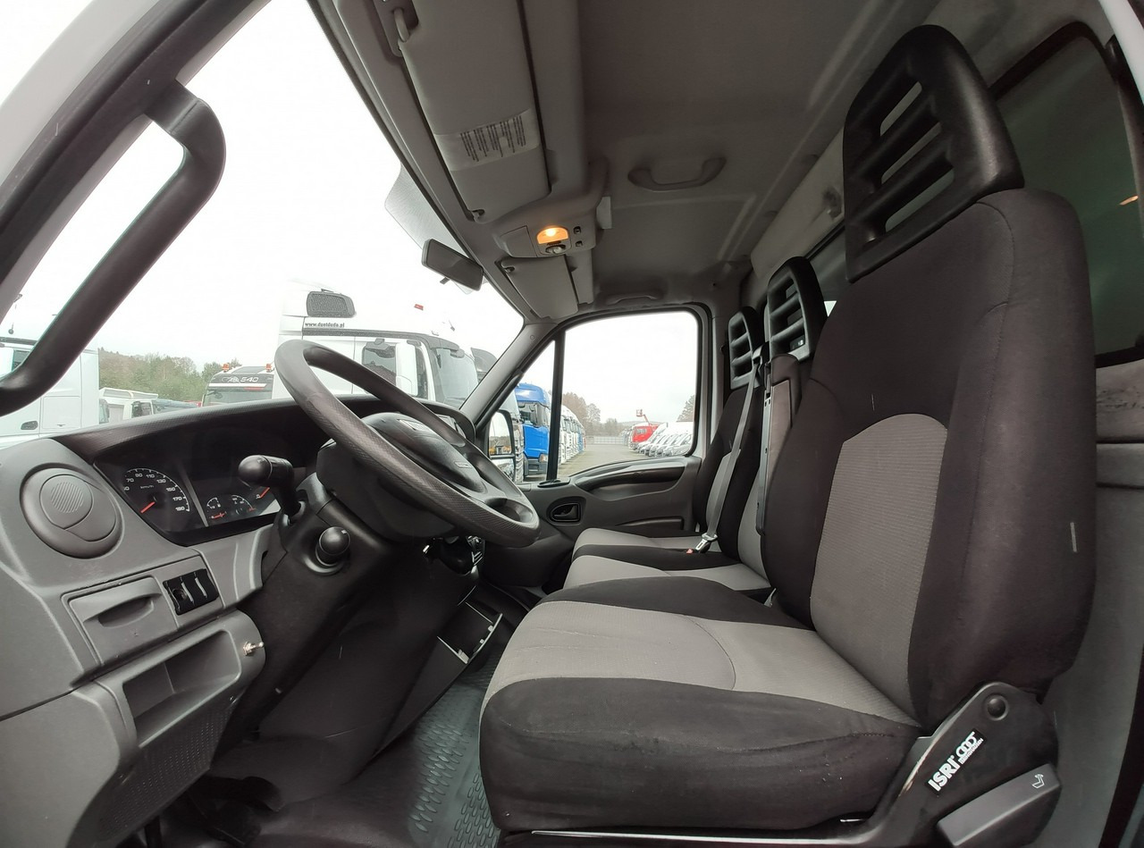 Брезентов бус Iveco Daily 70C18 V H: снимка 23