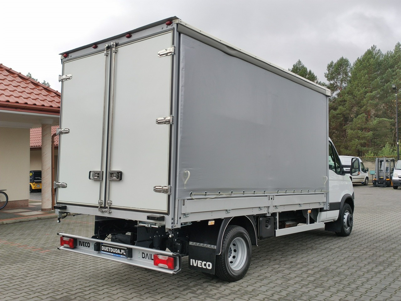 Брезентов бус Iveco Daily 70C18 V H: снимка 16