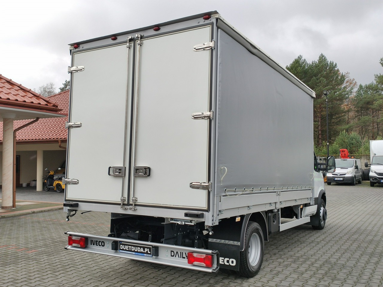 Брезентов бус Iveco Daily 70C18 V H: снимка 18