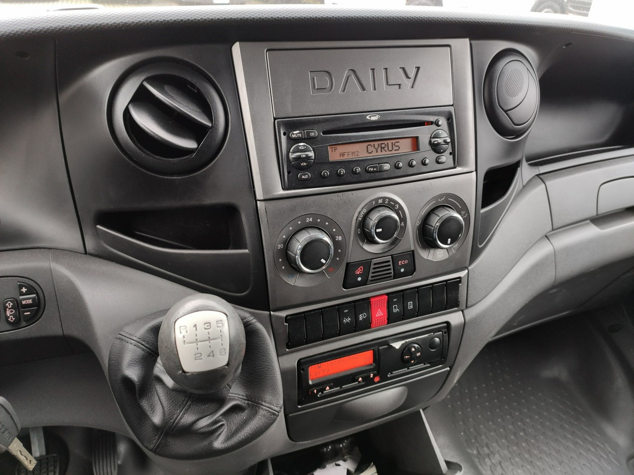Брезентов бус Iveco Daily 70C18 V H: снимка 27