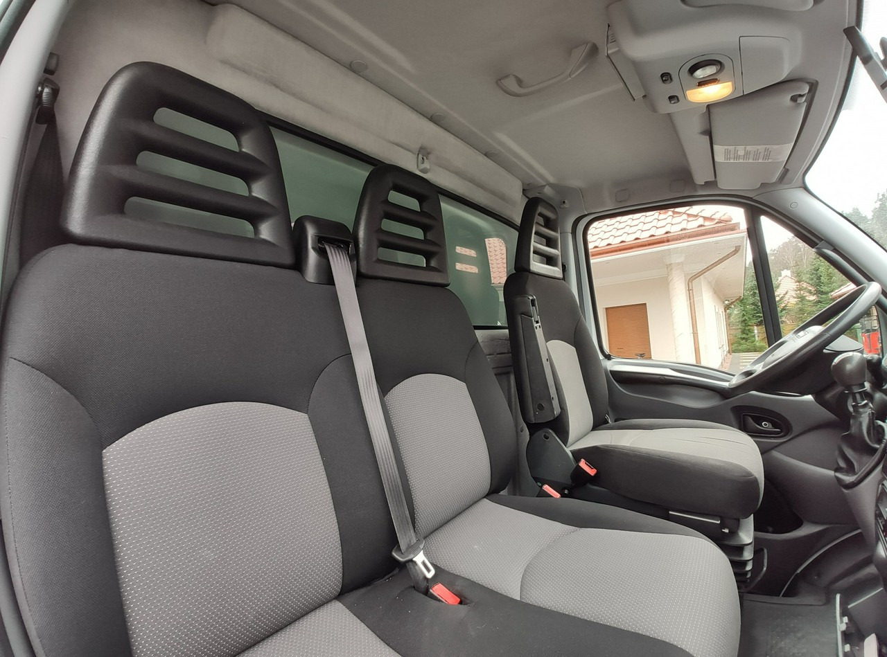 Брезентов бус Iveco Daily 70C18 V H: снимка 31