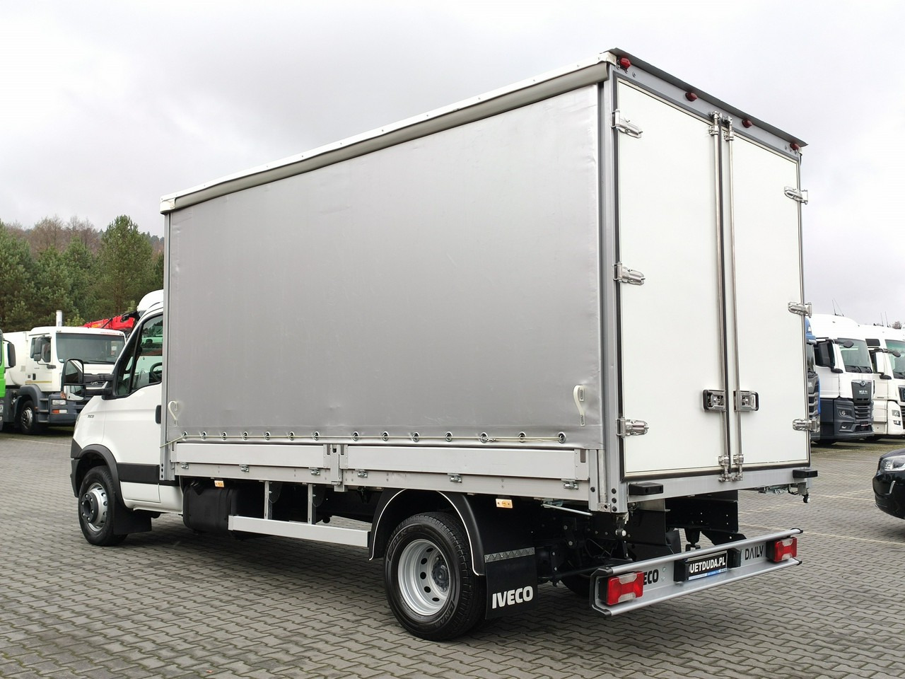 Брезентов бус Iveco Daily 70C18 V H: снимка 15
