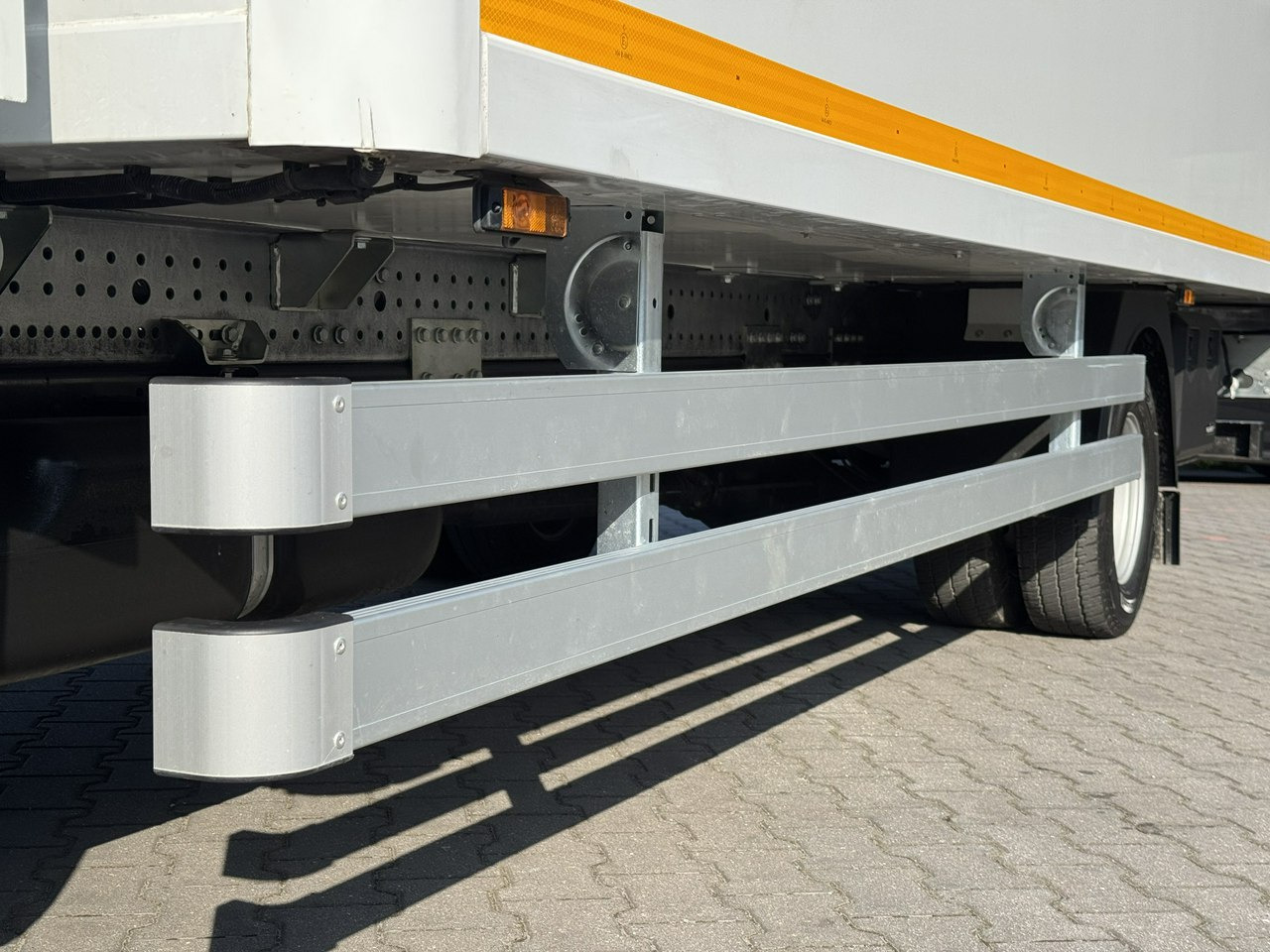 Хладилен бус Iveco Daily 72C18 Mroźnia HI-MATIC 14 Euro Palet: снимка 6