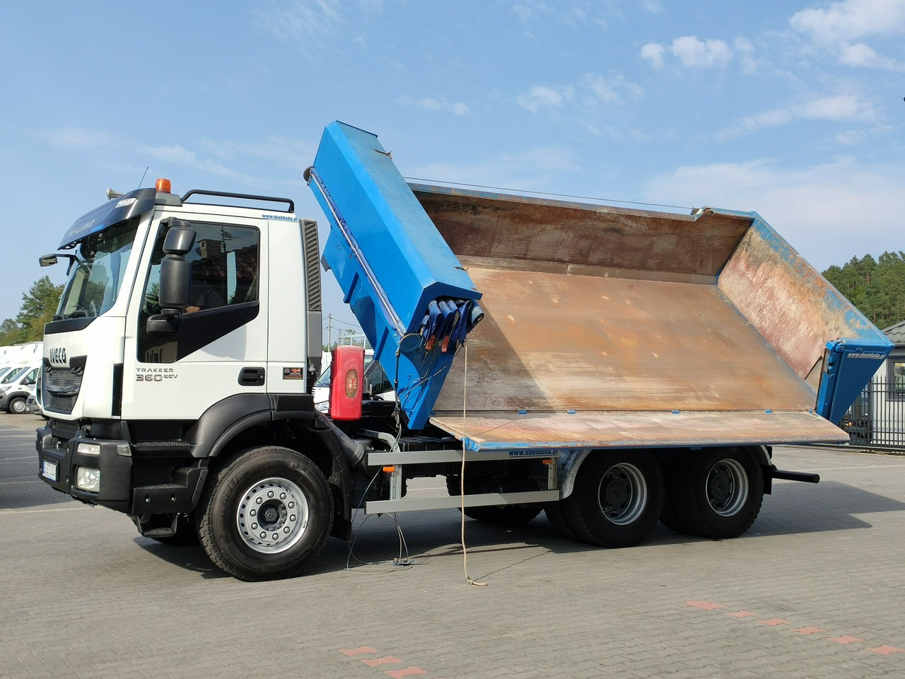 Iveco Trakker 360 EEV Manual 6x4 Wywrot 3-stronny Hydroburta Bok i Tył - Самосвал камион: снимка 5 Iveco Trakker 360 EEV Manual 6x4 Wywrot 3-stronny Hydroburta Bok i Tył - Самосвал камион: снимка 5