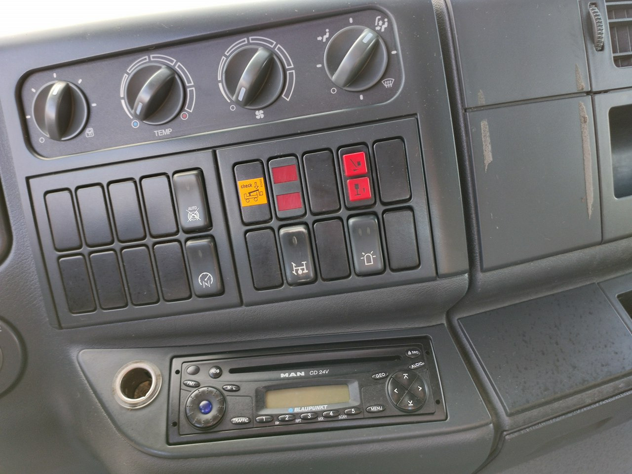 Автовишка MAN TGM 18.280 4x4 Zwyżka Bison Palfinger TKA 28 Podnośnik Koszowy: снимка 26 Автовишка MAN TGM 18.280 4x4 Zwyżka Bison Palfinger TKA 28 Podnośnik Koszowy: снимка 26