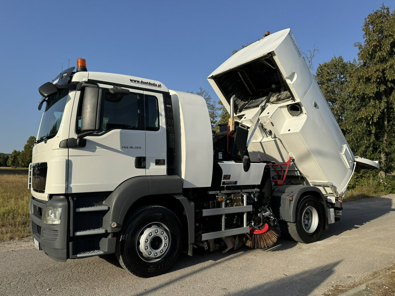 MAN TGS 18.320 E5 BUCHER OPTIFANT 8000 Zamiatarka Uliczna Euro 6 - Мотометачна машина: снимка 2 MAN TGS 18.320 E5 BUCHER OPTIFANT 8000 Zamiatarka Uliczna Euro 6 - Мотометачна машина: снимка 2