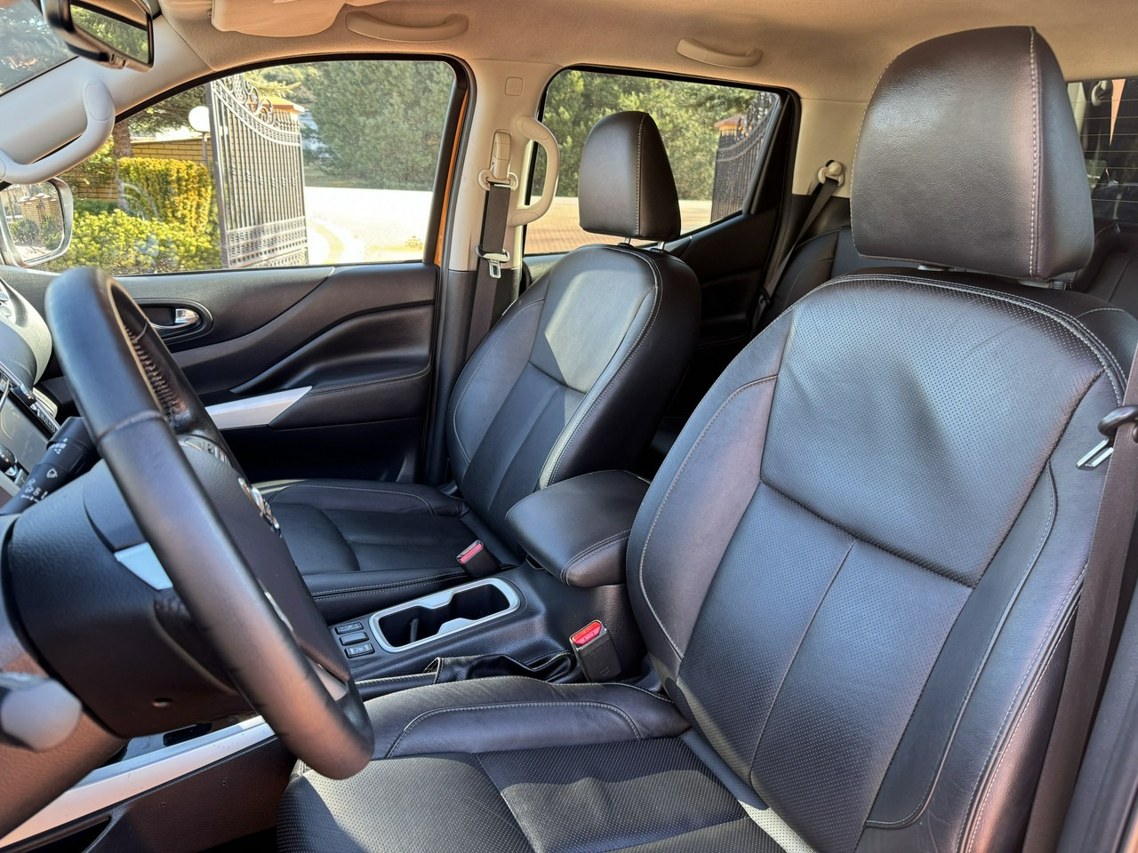 Пикап Nissan Navara: снимка 32
