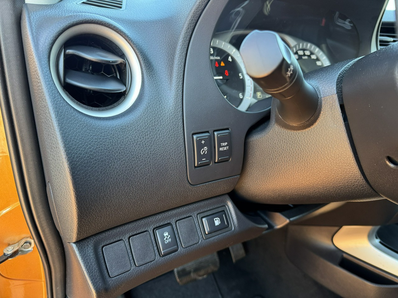 Пикап Nissan Navara: снимка 21