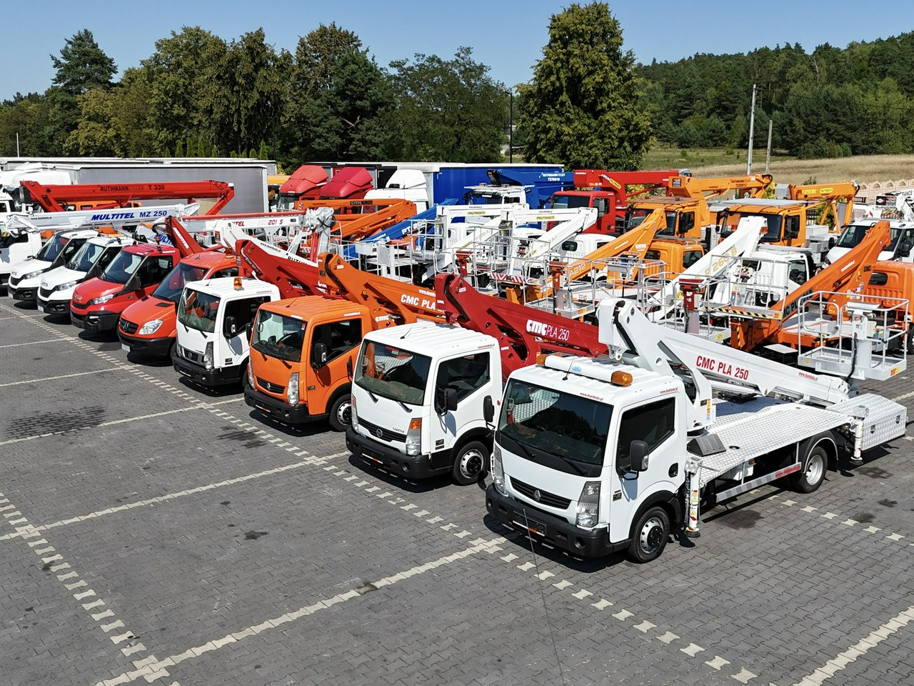 Nissan Zwyżka Podnośnik Koszowy 4X4 CABSTAR MAXITY SPRINTER - Автовишка: снимка 1 Nissan Zwyżka Podnośnik Koszowy 4X4 CABSTAR MAXITY SPRINTER - Автовишка: снимка 1