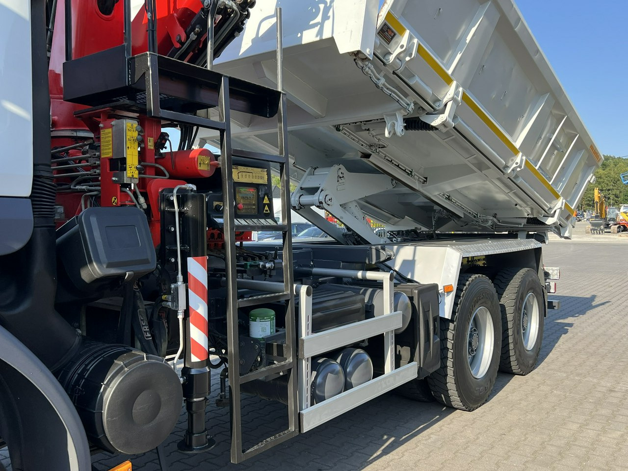 Renault Kerax 26.390 6x4 Mocny HDS FASSI F170 Sterowanie Radiowe - Самосвал камион, Камион с кран: снимка 5 Renault Kerax 26.390 6x4 Mocny HDS FASSI F170 Sterowanie Radiowe - Самосвал камион, Камион с кран: снимка 5