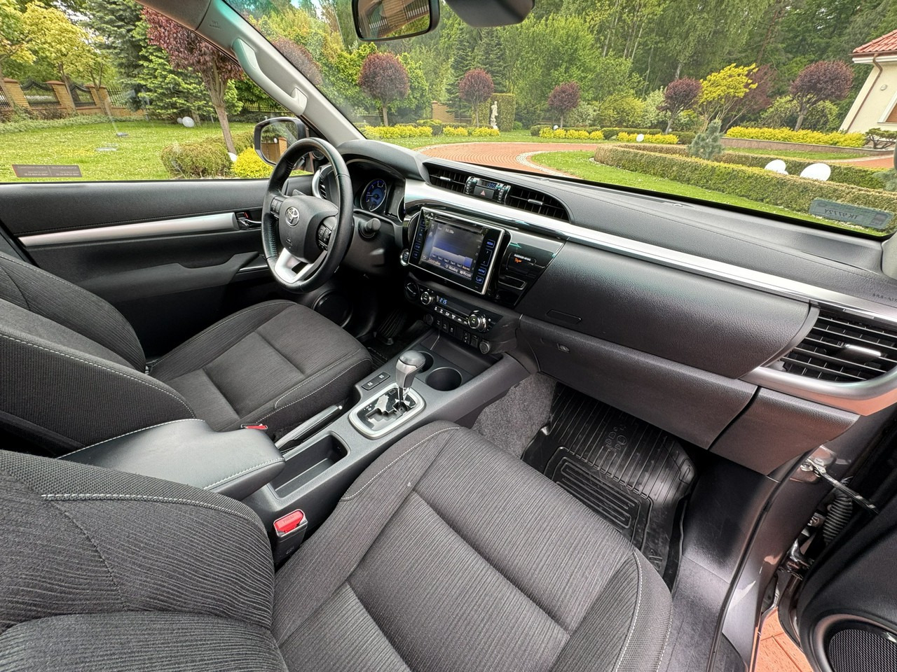 Лизинг на Toyota Hilux Toyota Hilux: снимка 41