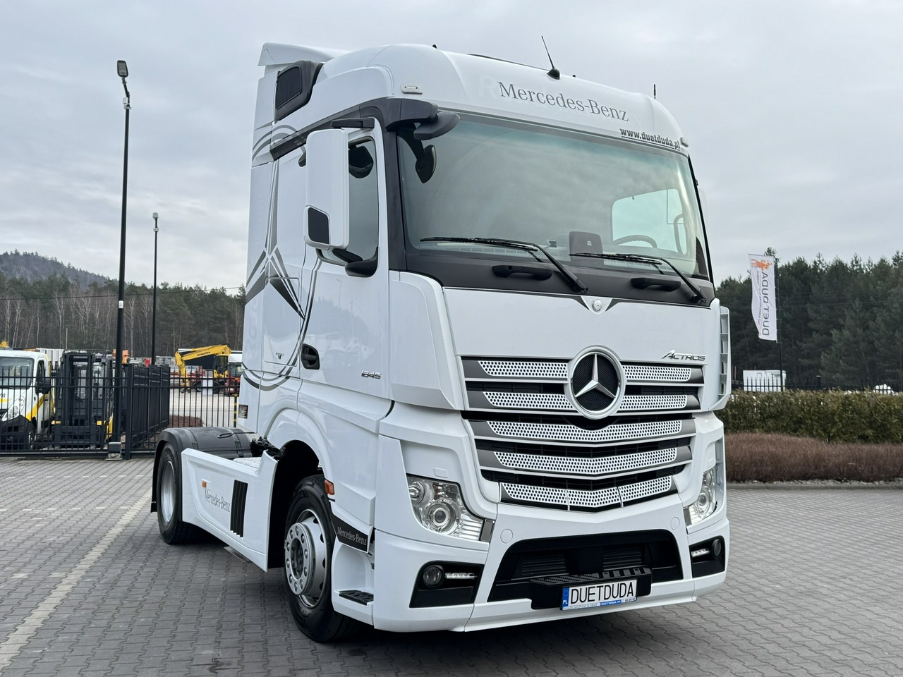 Mercedes ACTROS 1845 Euro 6 Stream Space Standard !!! - Влекач: снимка 4 Mercedes ACTROS 1845 Euro 6 Stream Space Standard !!! - Влекач: снимка 4