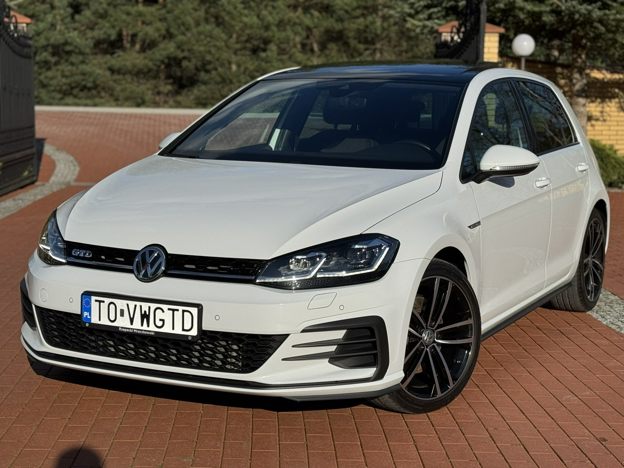 Volkswagen Golf - Хечбек: снимка 2 Volkswagen Golf - Хечбек: снимка 2